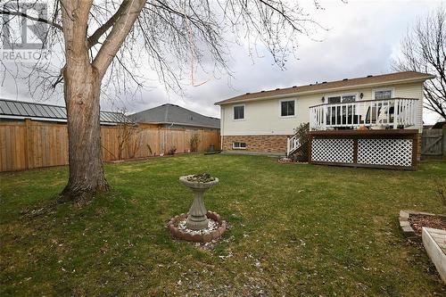 1042 Finch Drive, Sarnia, ON - Outdoor With Deck Patio Veranda