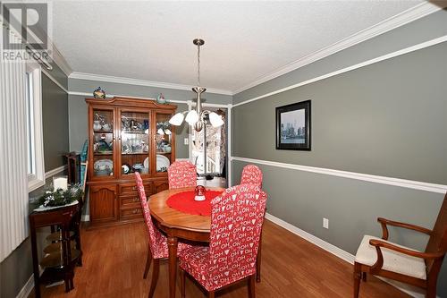 1042 Finch Drive, Sarnia, ON - Indoor Photo Showing Dining Room