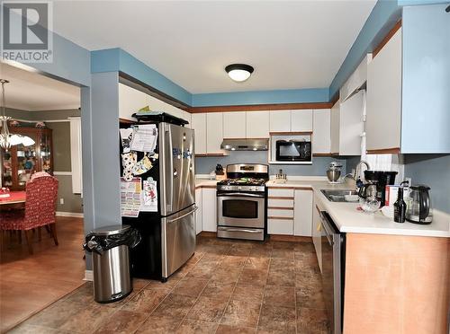 1042 Finch Drive, Sarnia, ON - Indoor Photo Showing Kitchen With Double Sink