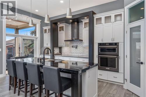 108 Paul Sloggett Court, Sarnia, ON - Indoor Photo Showing Kitchen With Upgraded Kitchen