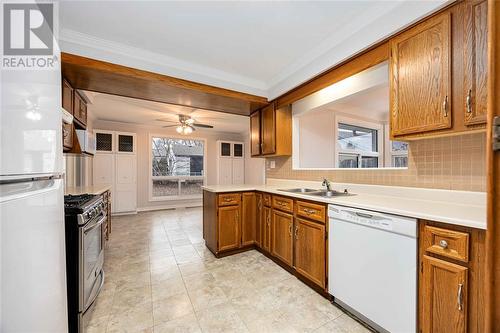 1951 Buena Ventura Street, Sarnia, ON - Indoor Photo Showing Kitchen With Double Sink