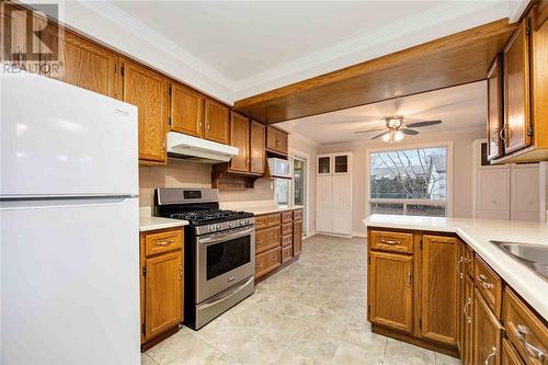 1951 Buena Ventura Street, Sarnia, ON - Indoor Photo Showing Kitchen