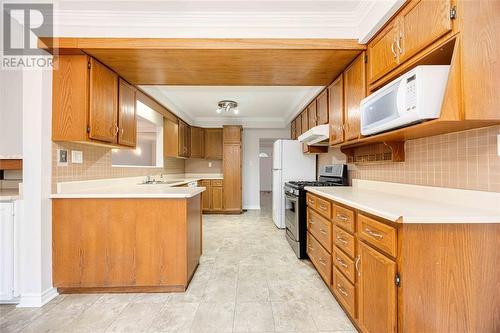 1951 Buena Ventura Street, Sarnia, ON - Indoor Photo Showing Kitchen