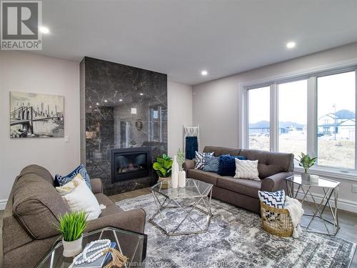 15 Dundee Drive, Chatham, ON - Indoor Photo Showing Living Room With Fireplace