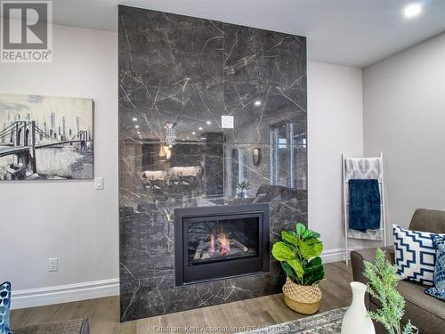 15 Dundee Drive, Chatham, ON - Indoor Photo Showing Living Room With Fireplace