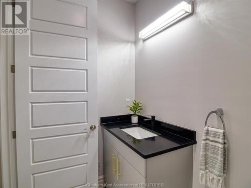 15 Dundee Drive, Chatham, ON - Indoor Photo Showing Bathroom