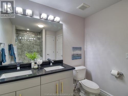 15 Dundee Drive, Chatham, ON - Indoor Photo Showing Bathroom