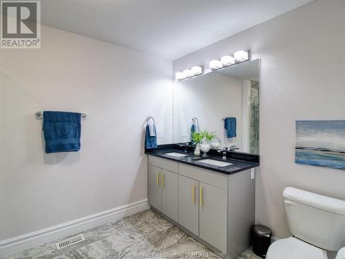 15 Dundee Drive, Chatham, ON - Indoor Photo Showing Bathroom