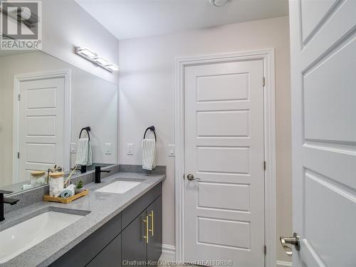 15 Dundee Drive, Chatham, ON - Indoor Photo Showing Bathroom