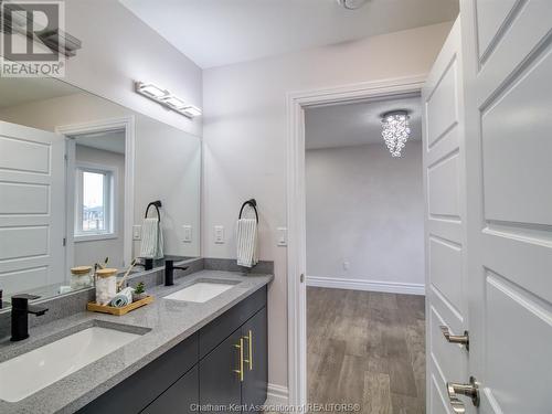 15 Dundee Drive, Chatham, ON - Indoor Photo Showing Bathroom