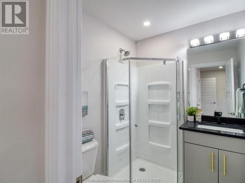 15 Dundee Drive, Chatham, ON - Indoor Photo Showing Bathroom