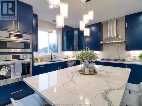 15 Dundee Drive, Chatham, ON - Indoor Photo Showing Kitchen With Upgraded Kitchen