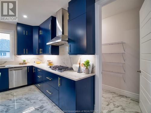 15 Dundee Drive, Chatham, ON - Indoor Photo Showing Kitchen With Upgraded Kitchen