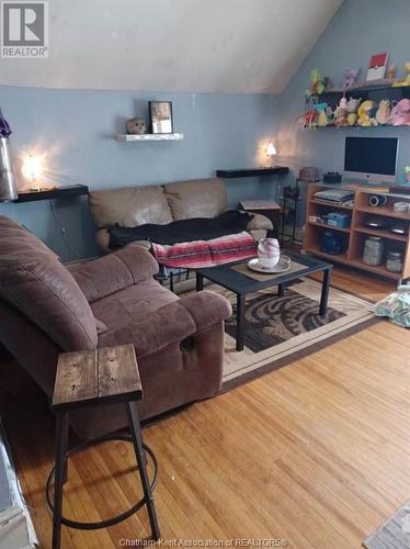 44 Amelia Street, Chatham, ON - Indoor Photo Showing Living Room