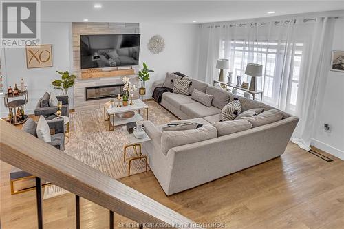 105 Churchill Park Road, Chatham, ON - Indoor Photo Showing Living Room With Fireplace