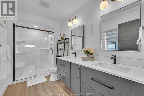 105 Churchill Park Road, Chatham, ON - Indoor Photo Showing Bathroom