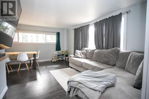 2089 Queen St E, Sault Ste. Marie, ON - Indoor Photo Showing Living Room