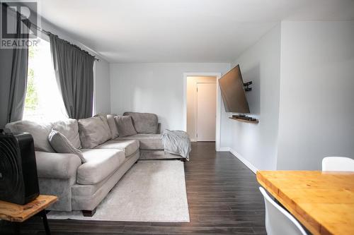 2089 Queen St E, Sault Ste. Marie, ON - Indoor Photo Showing Living Room