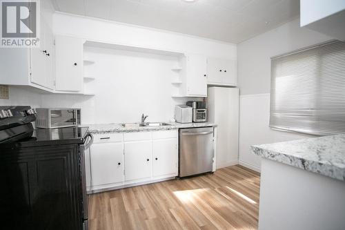 2089 Queen St E, Sault Ste. Marie, ON - Indoor Photo Showing Kitchen