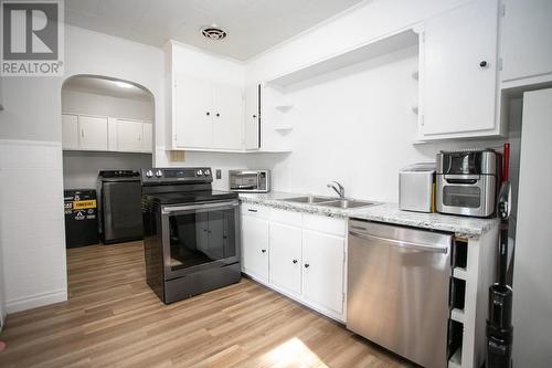 2089 Queen St E, Sault Ste. Marie, ON - Indoor Photo Showing Kitchen With Double Sink