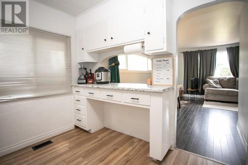 2089 Queen St E, Sault Ste. Marie, ON - Indoor Photo Showing Kitchen