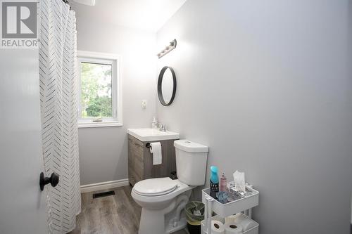 2089 Queen St E, Sault Ste. Marie, ON - Indoor Photo Showing Bathroom