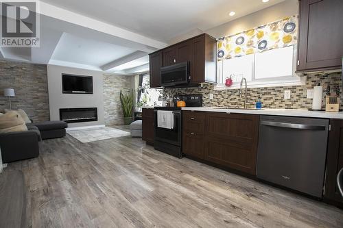 155 Allen'S Side Rd, Sault Ste. Marie, ON - Indoor Photo Showing Kitchen With Fireplace With Upgraded Kitchen