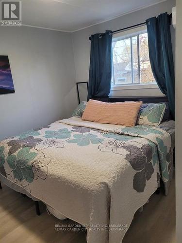 390 Gatfield Avenue, Welland (773 - Lincoln/Crowland), ON - Indoor Photo Showing Bedroom