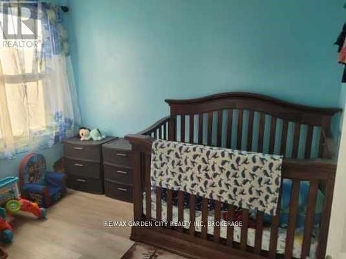 390 Gatfield Avenue, Welland (773 - Lincoln/Crowland), ON - Indoor Photo Showing Bedroom