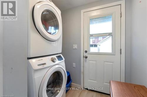 390 Gatfield Avenue, Welland (773 - Lincoln/Crowland), ON - Indoor Photo Showing Laundry Room