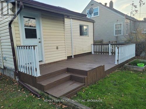 390 Gatfield Avenue, Welland (773 - Lincoln/Crowland), ON - Outdoor With Deck Patio Veranda With Exterior