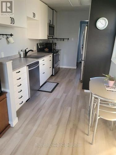 390 Gatfield Avenue, Welland (773 - Lincoln/Crowland), ON - Indoor Photo Showing Kitchen