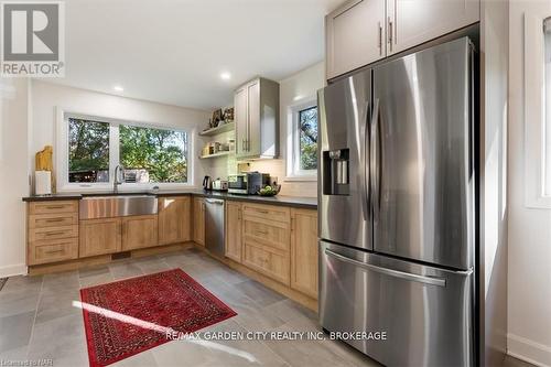 1717 Cream Street, Pelham (663 - North Pelham), ON - Indoor Photo Showing Kitchen