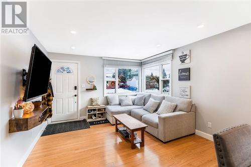 85 Victor Street, Sudbury, ON - Indoor Photo Showing Living Room