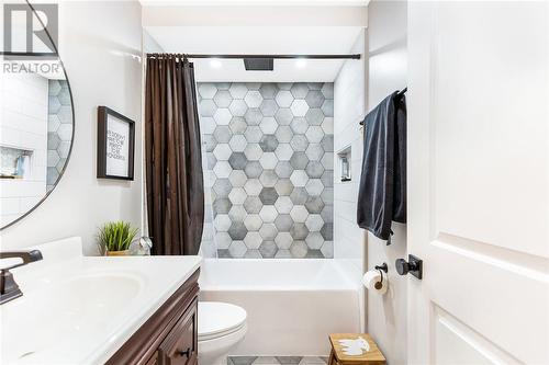 85 Victor Street, Sudbury, ON - Indoor Photo Showing Bathroom