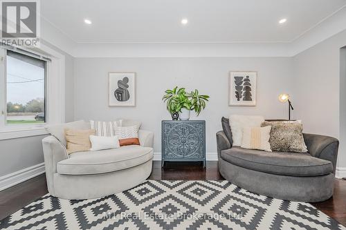 5485 Hwy 6, Guelph/Eramosa, ON - Indoor Photo Showing Living Room