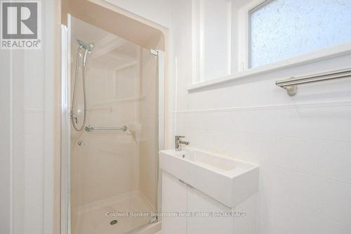 35 Meadowview Avenue, Guelph (Central West), ON - Indoor Photo Showing Bathroom