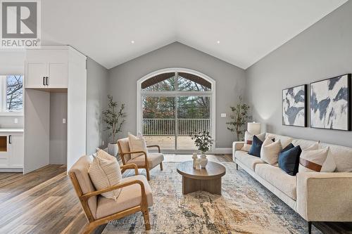 380 Highway 36, Kawartha Lakes (Bobcaygeon), ON - Indoor Photo Showing Living Room