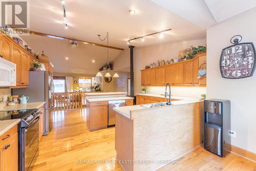 704 Tara Road, Smith-Ennismore-Lakefield, ON - Indoor Photo Showing Kitchen