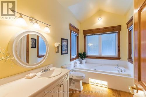 704 Tara Road, Smith-Ennismore-Lakefield, ON - Indoor Photo Showing Bathroom