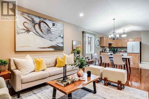 3141 Seville Avenue, Windsor, ON - Indoor Photo Showing Living Room