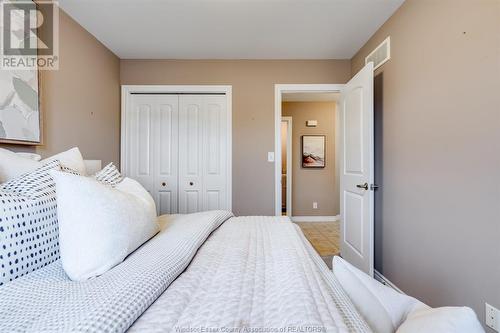 3141 Seville Avenue, Windsor, ON - Indoor Photo Showing Bedroom