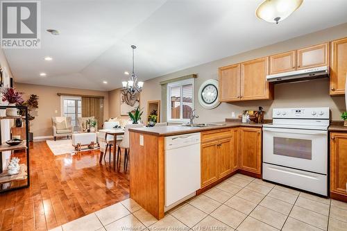 3141 Seville Avenue, Windsor, ON - Indoor Photo Showing Kitchen With Double Sink