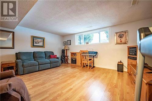 1024 Arthur Street, Sudbury, ON - Indoor Photo Showing Living Room