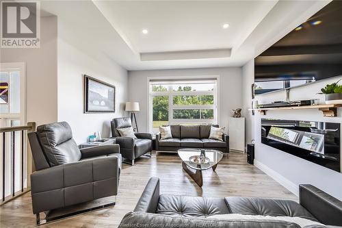 241 Sandybrook, Kingsville, ON - Indoor Photo Showing Living Room