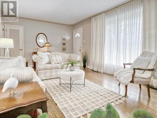 166 St George Street, St. Thomas, ON - Indoor Photo Showing Living Room