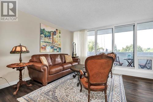 211 - 265 Poulin Avenue, Ottawa, ON - Indoor Photo Showing Living Room