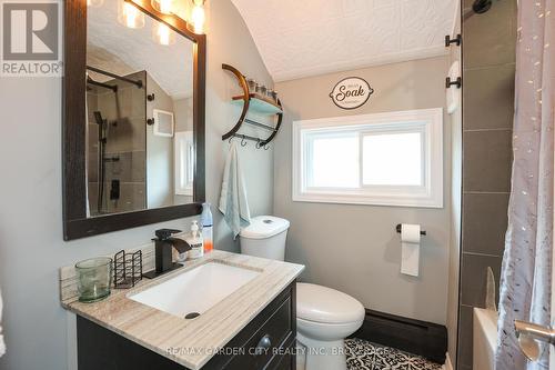 543 King Street, Welland (773 - Lincoln/Crowland), ON - Indoor Photo Showing Bathroom