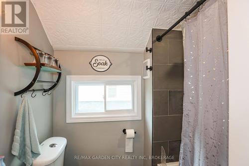 543 King Street, Welland (773 - Lincoln/Crowland), ON - Indoor Photo Showing Bathroom