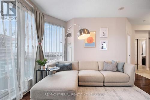 2210 - 18 Holmes Avenue, Toronto, ON - Indoor Photo Showing Living Room